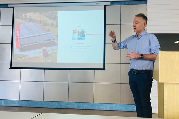 Το Boda Group χρησιμοποιεί κάθε Σάββατο ως ημέρα μελέτης για να εκπαιδεύσει διάφορες δεξιότητες